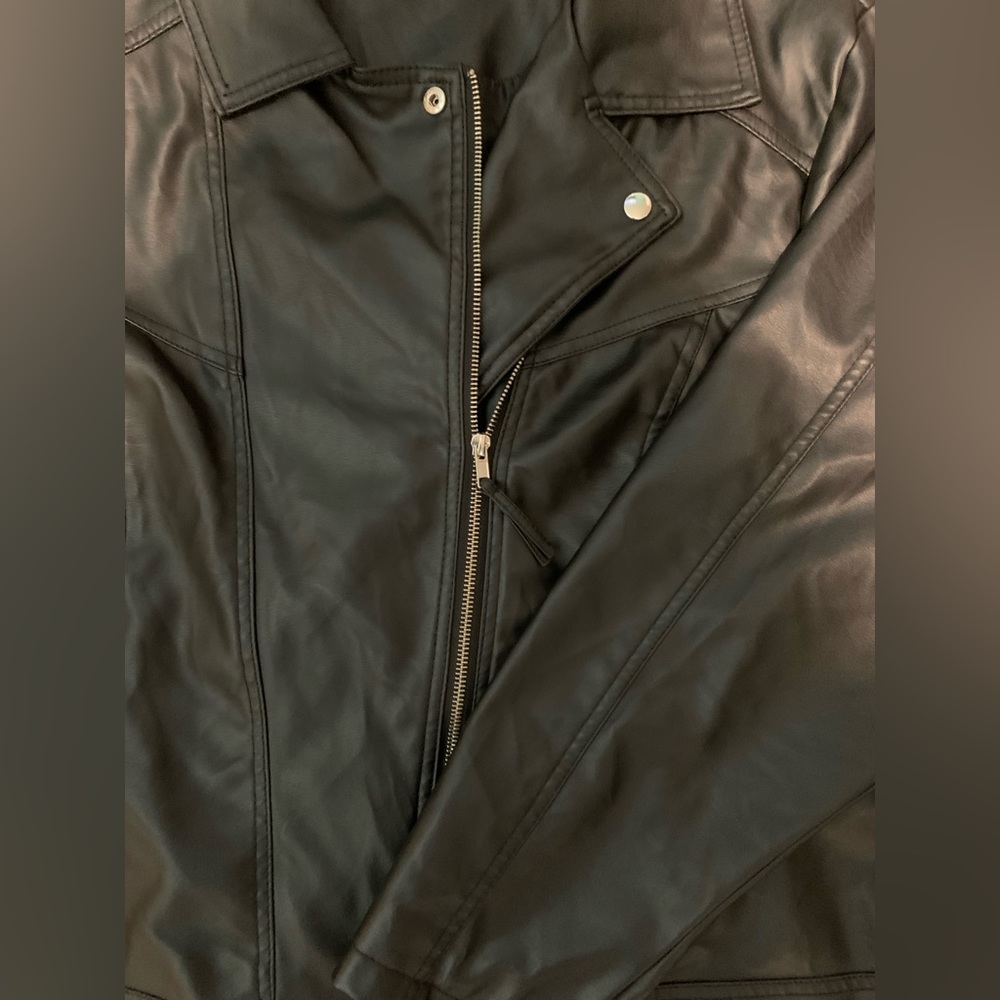 Leather jacket - Picture 2 of 7
